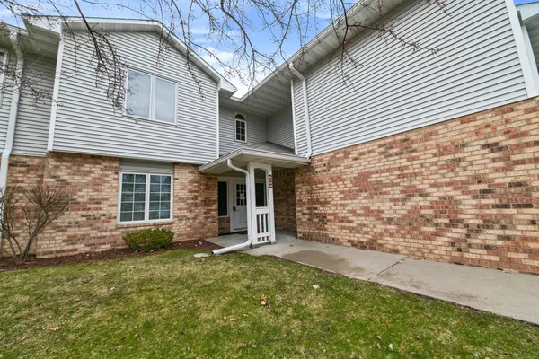 $219,900 | 3583 Blue Jay Way, Unit 101, Eagan, MN 55123