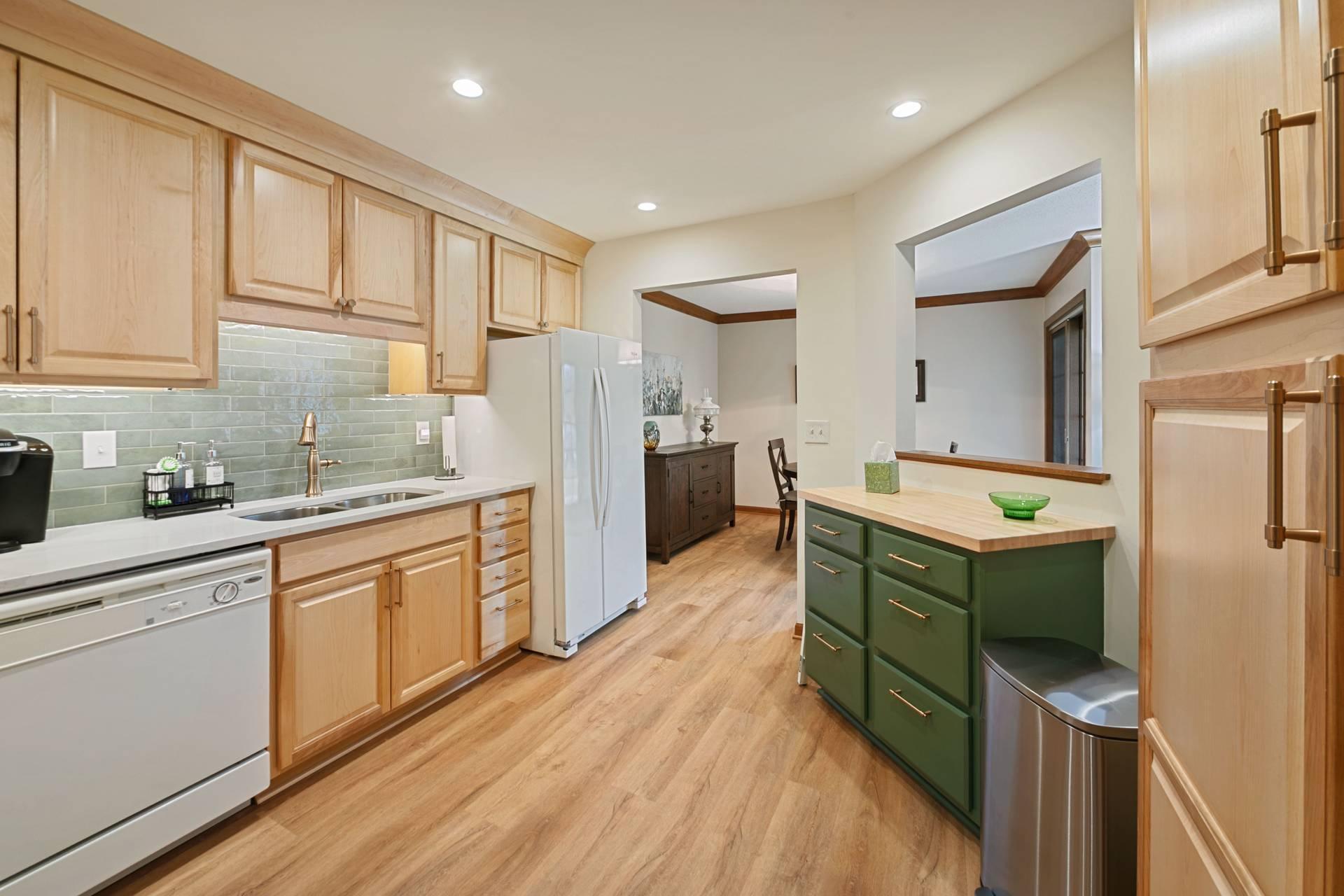 3583 Blue Jay Way, Unit 101 Eagan, MN 55123 - Photo 3 of 28