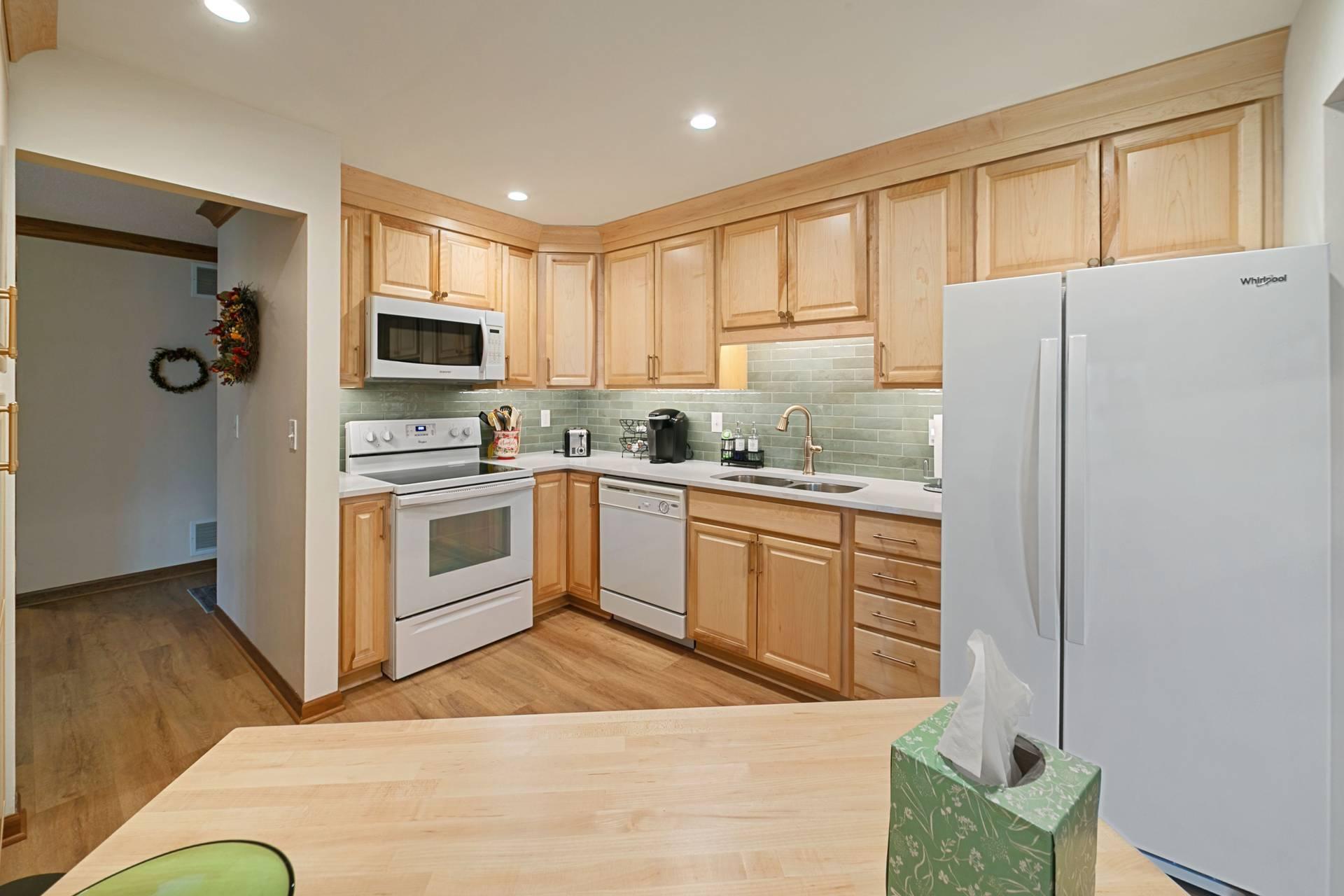 3583 Blue Jay Way, Unit 101 Eagan, MN 55123 - Photo 5 of 28