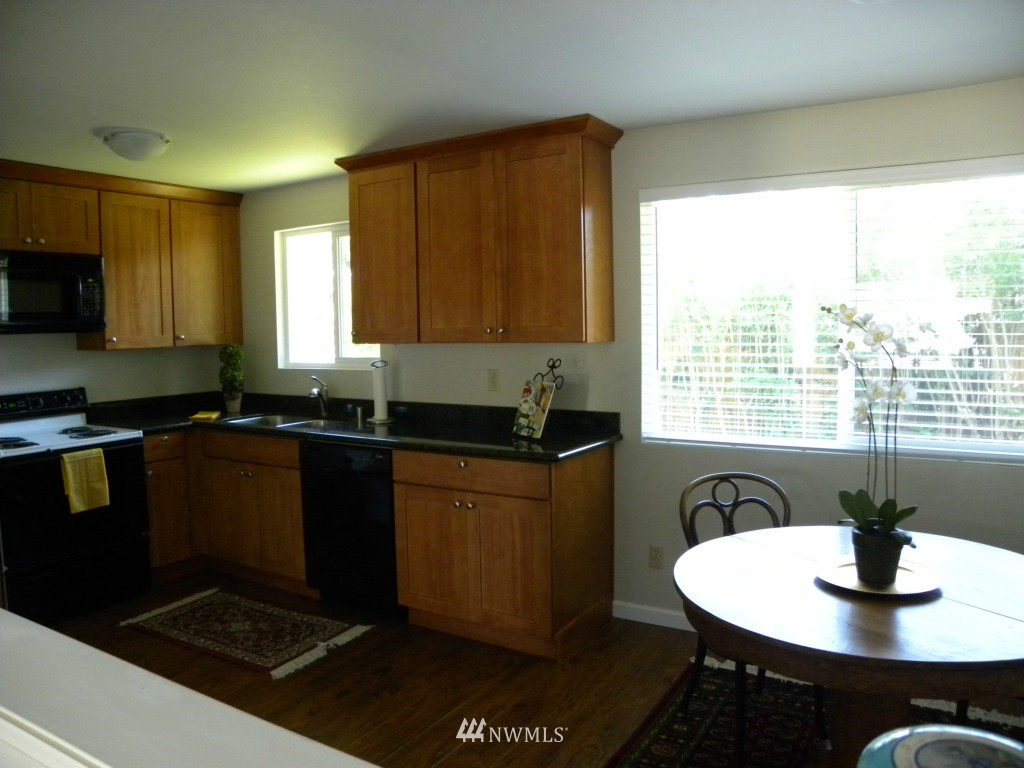 14063 Southeast 195th Place Renton, WA 98058 - Photo 5 of 12 Gallery Image 5