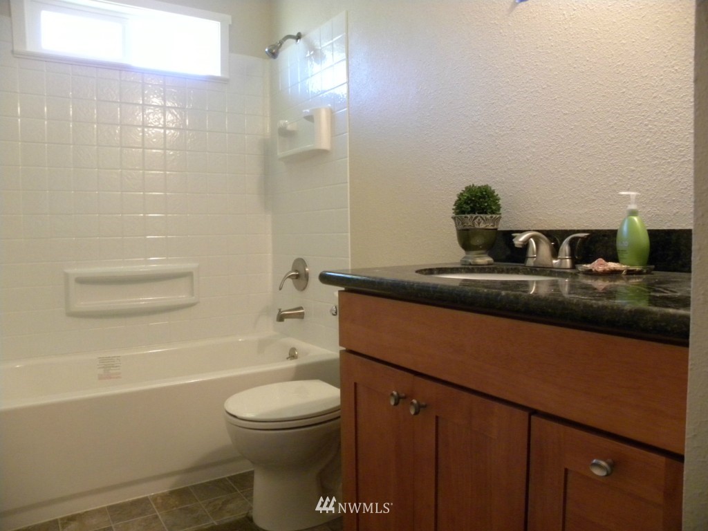 14063 Southeast 195th Place Renton, WA 98058 - Photo 6 of 12 Gallery Image 6