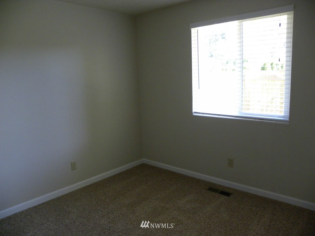 14063 Southeast 195th Place Renton, WA 98058 - Photo 10 of 12 Gallery Image 10