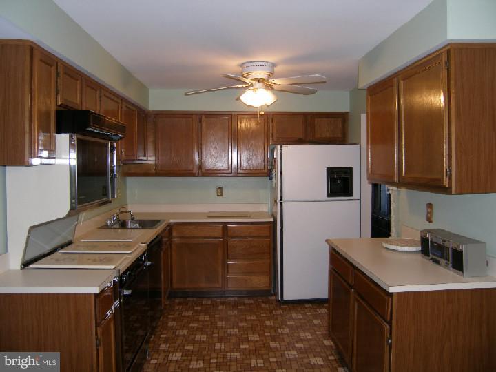 2 Hemlock Road Sewell, NJ 08080 - Photo 8 of 23 Kitchen