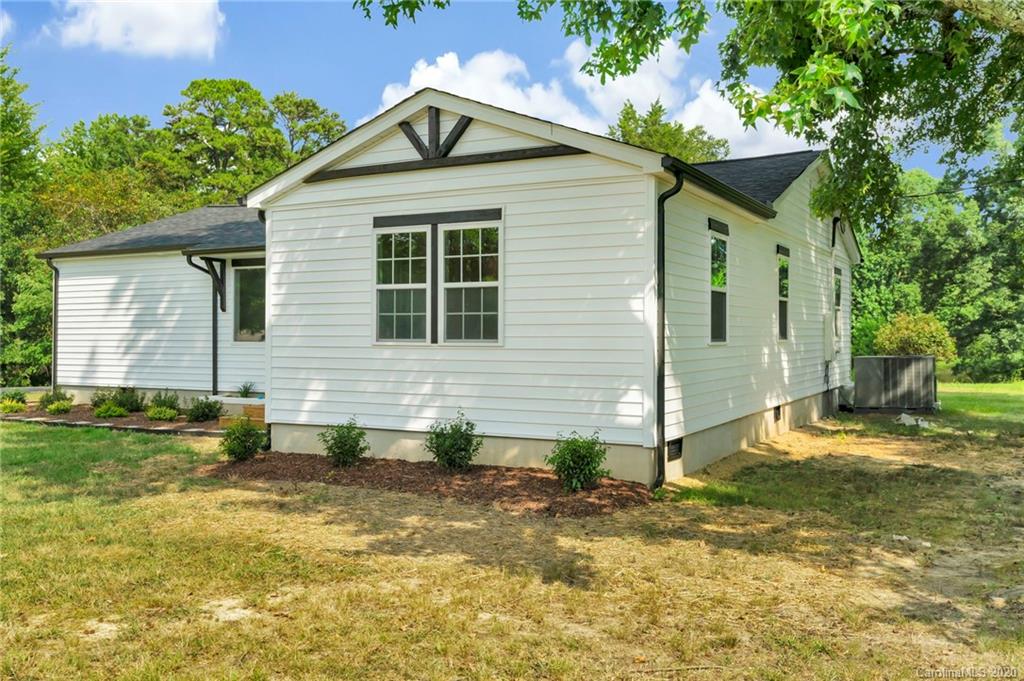 1122 Goodman Road Charlotte, NC 28214 - Photo 3 of 30