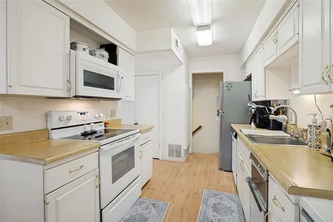 $240,000 | 2650 Custer Parkway, Unit D, Richardson, TX 75080
