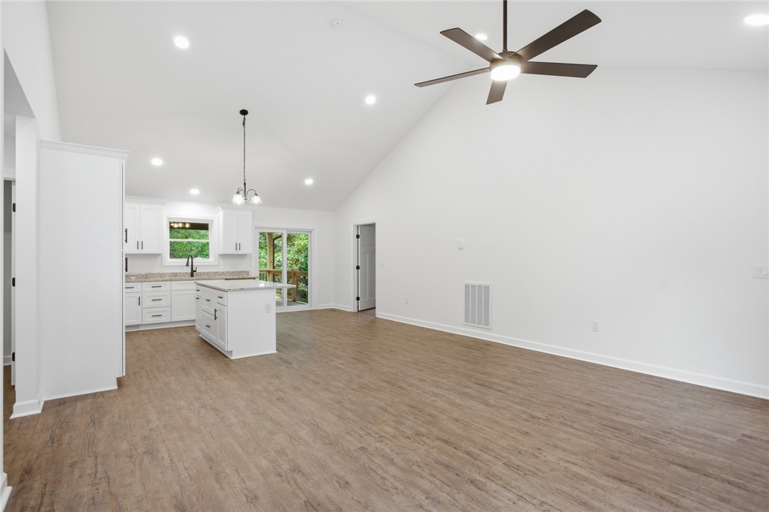 209 Castlebrook Drive Walhalla, SC 29691 - Photo 10 of 28