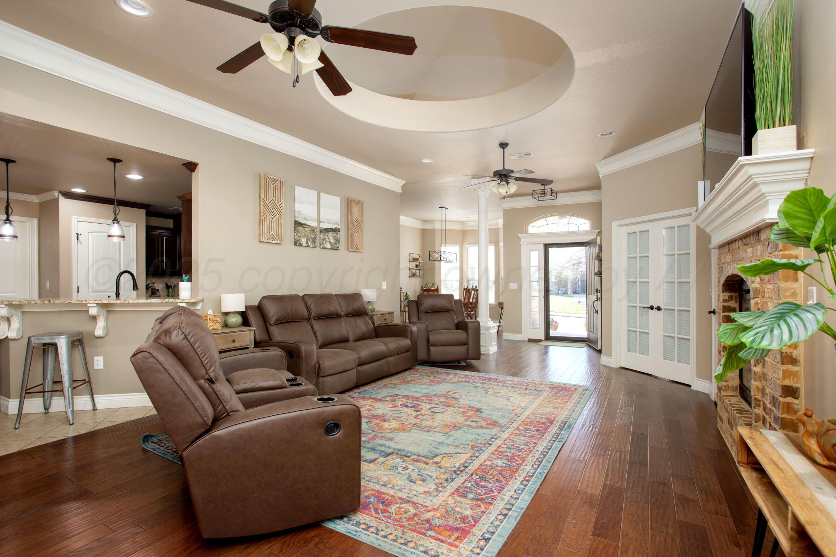 7404 Limestone Drive Amarillo, TX 79119 - Photo 2 of 25 Living Room