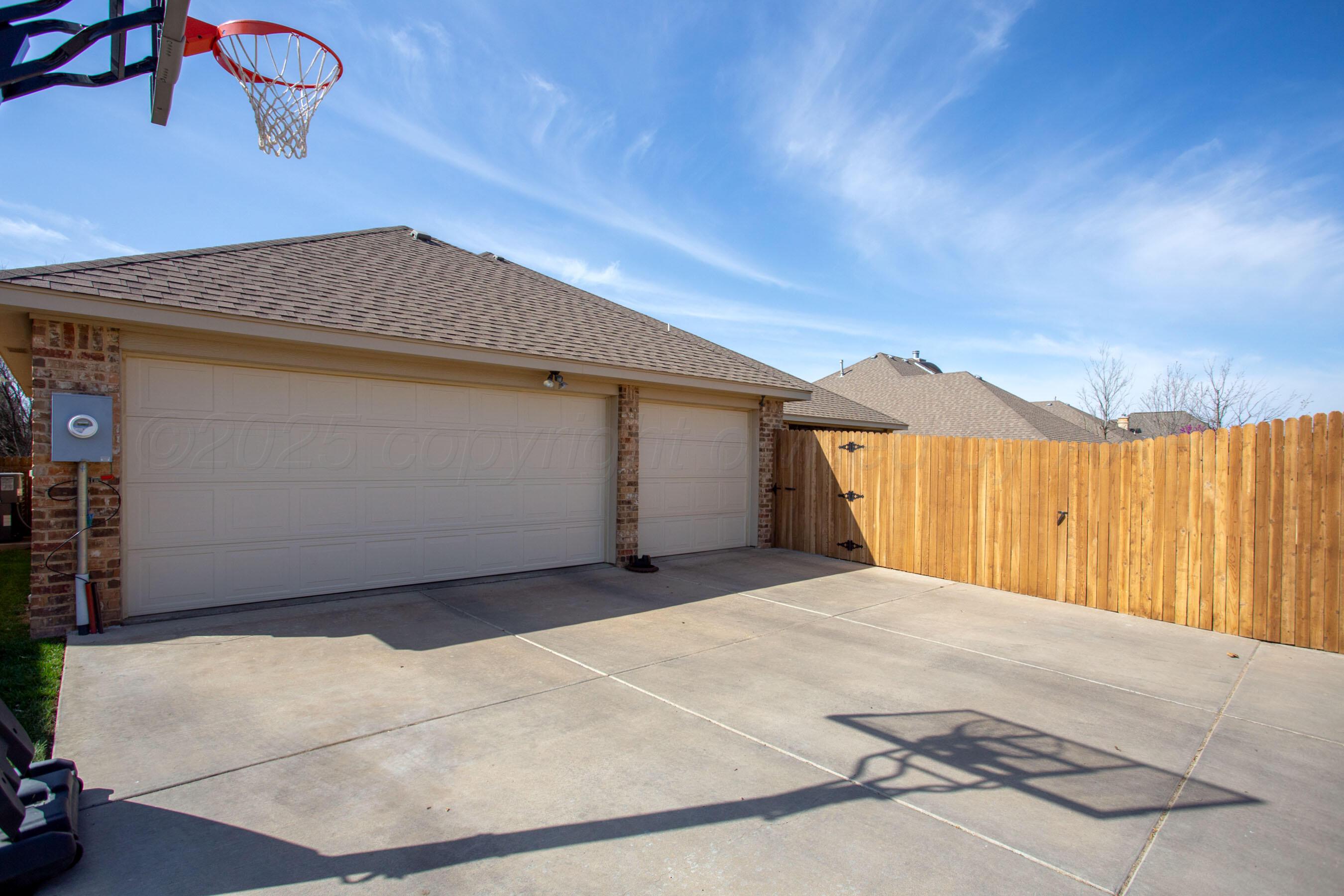 7404 Limestone Drive Amarillo, TX 79119 - Photo 23 of 25 3 Car Garage