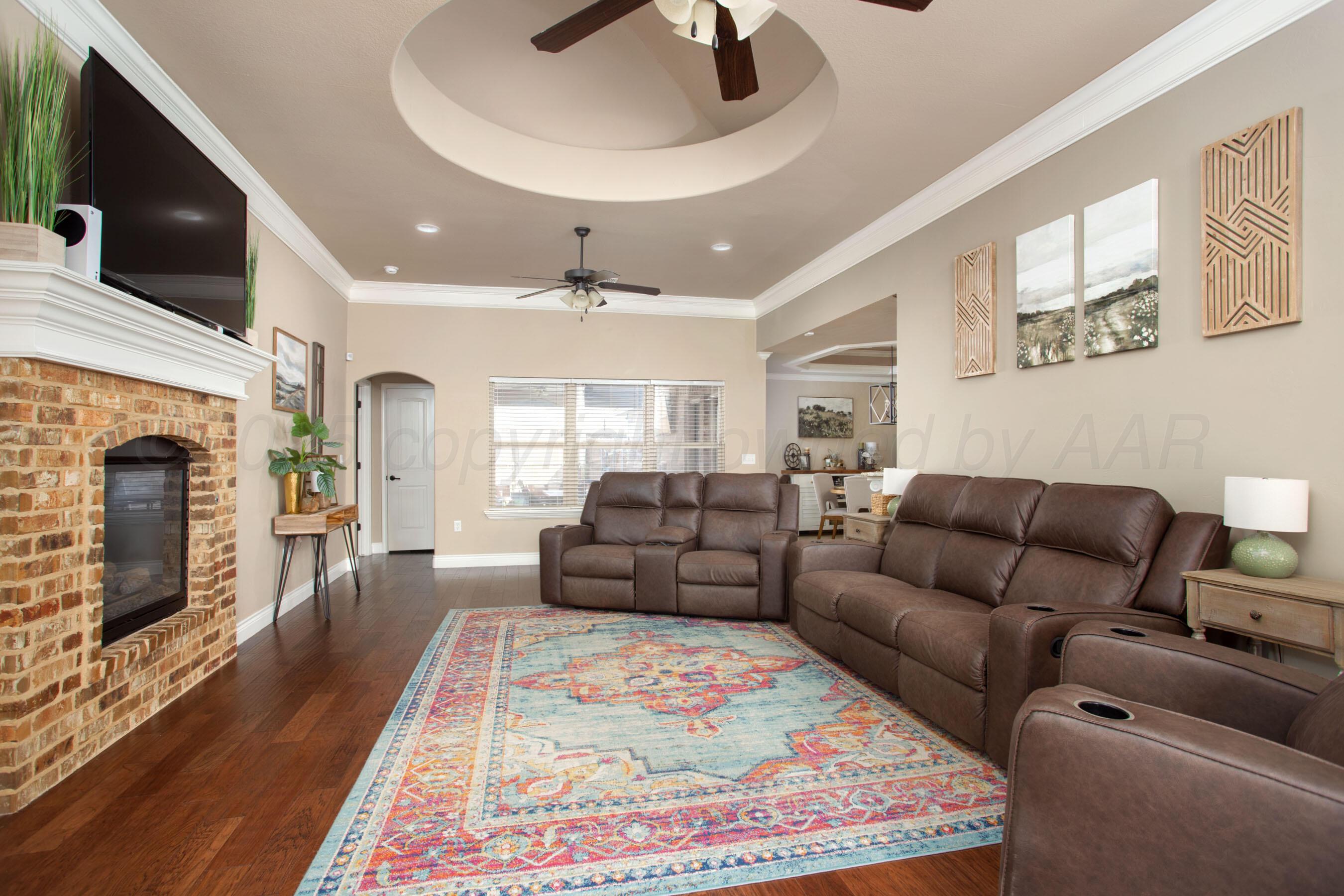 7404 Limestone Drive Amarillo, TX 79119 - Photo 3 of 25 Living Room