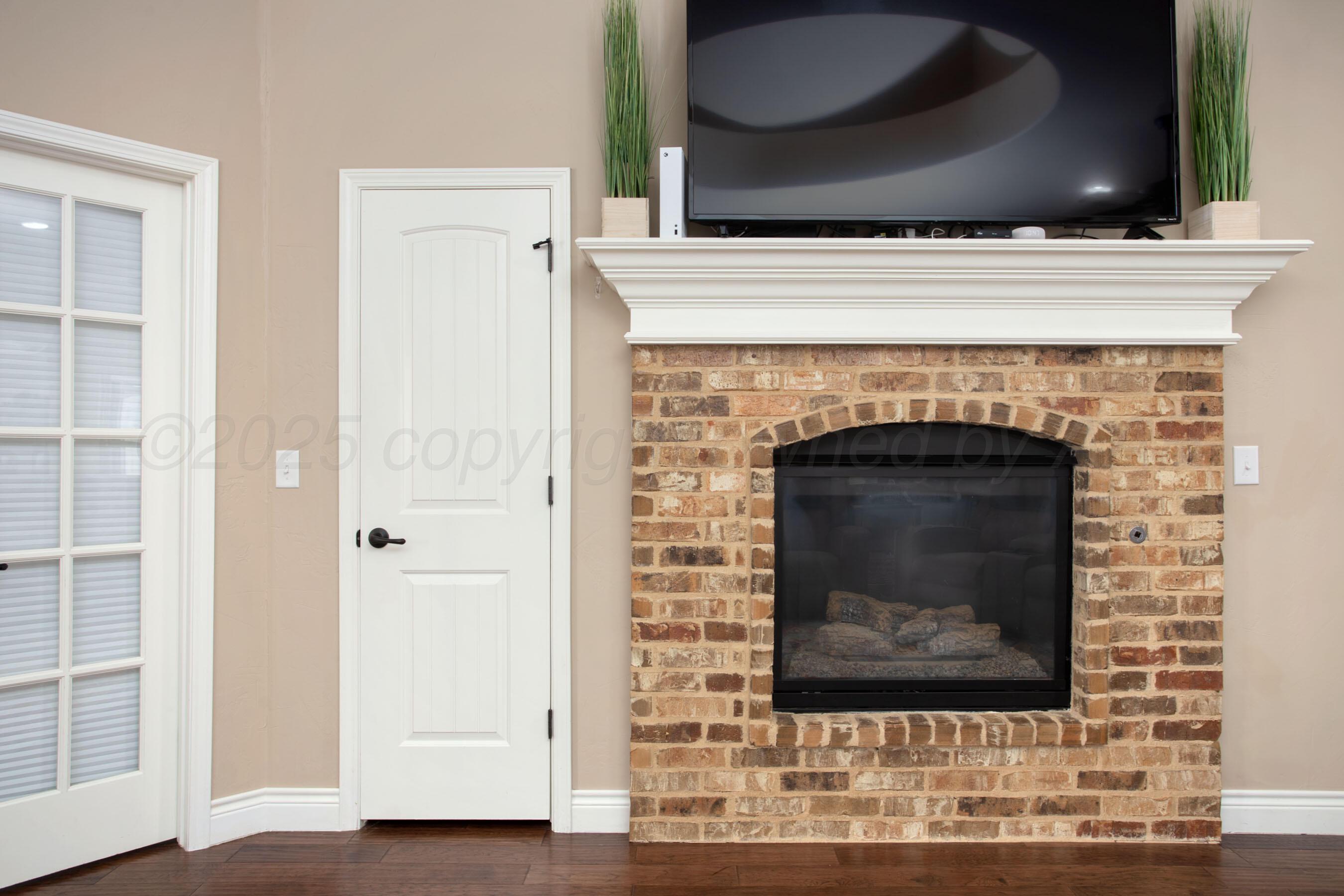 7404 Limestone Drive Amarillo, TX 79119 - Photo 4 of 25 Fireplace- Gas Log