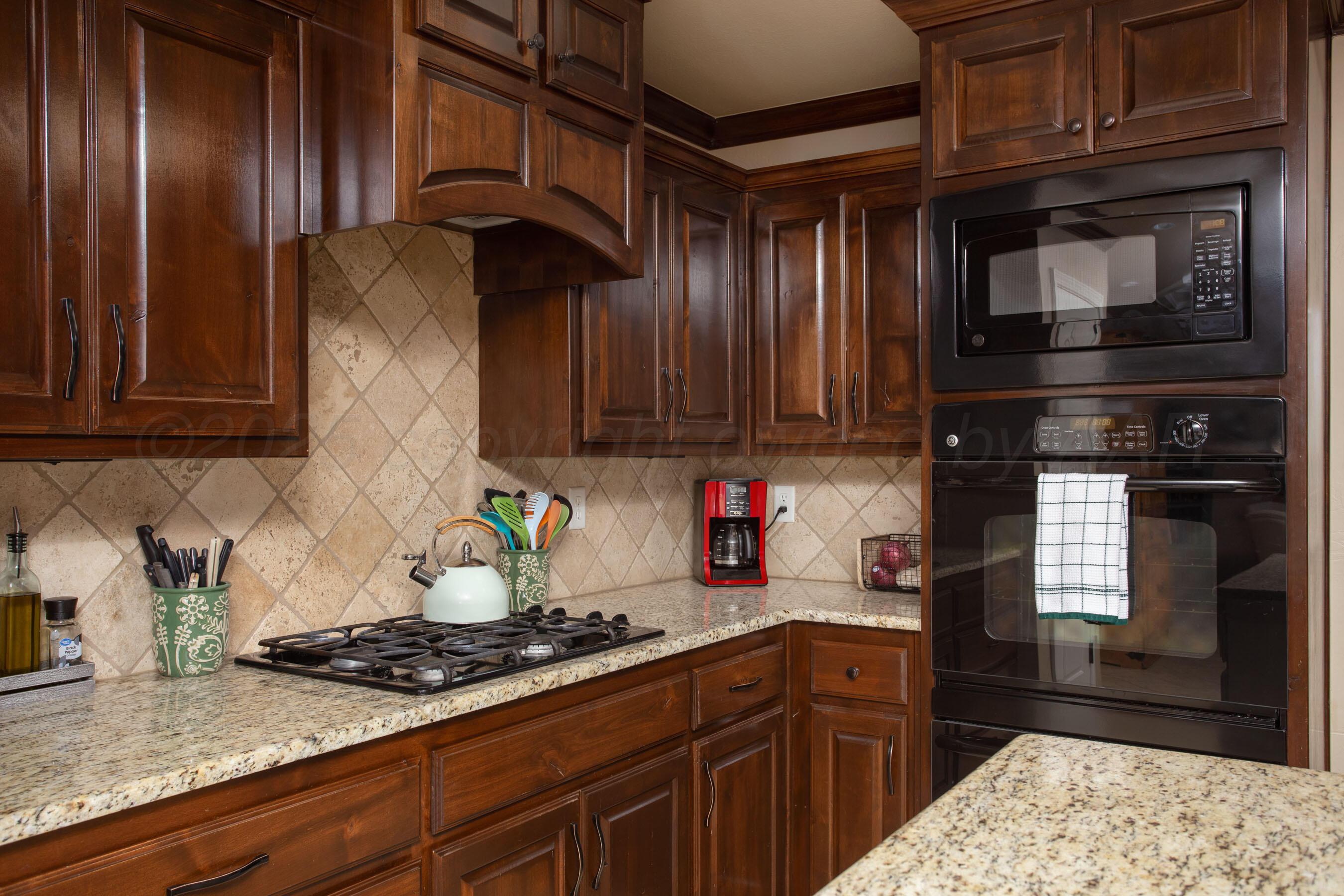 7404 Limestone Drive Amarillo, TX 79119 - Photo 7 of 25 Kitchen- Double Ovens