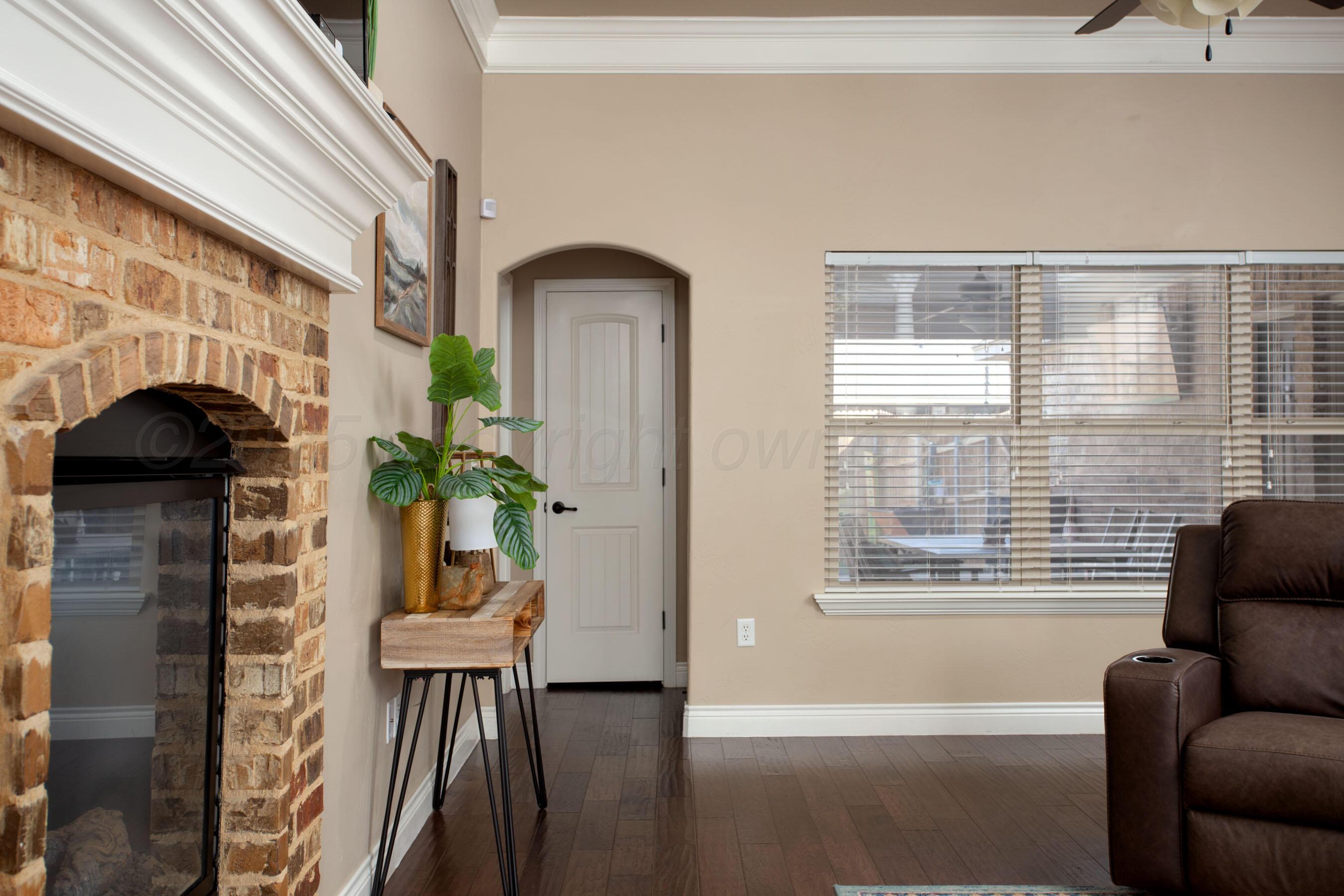 7404 Limestone Drive Amarillo, TX 79119 - Photo 9 of 25 Living