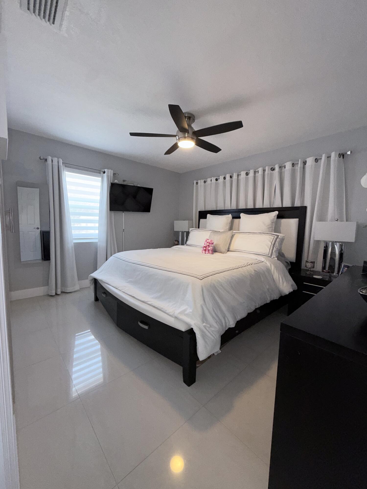 9235 Southwest 41st Street Miami, FL 33165 - Photo 20 of 63 IMG_7935
