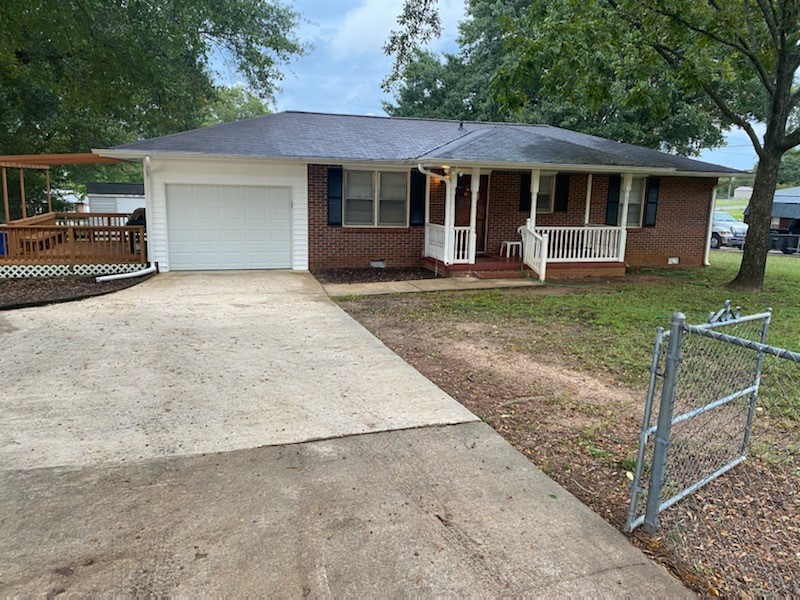 426 Old Asbury Road Anderson, SC 29625 - Photo 1 of 13 Gallery Image 1