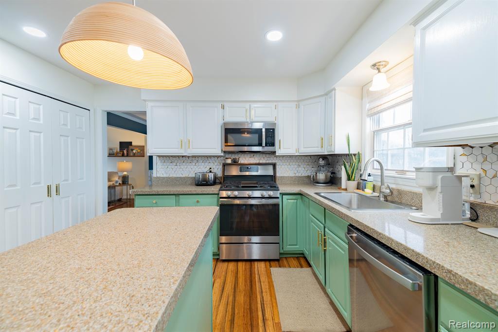 18057 Meridian Road Grosse Ile, MI 48138 - Photo 15 of 64 Gallery Image 15