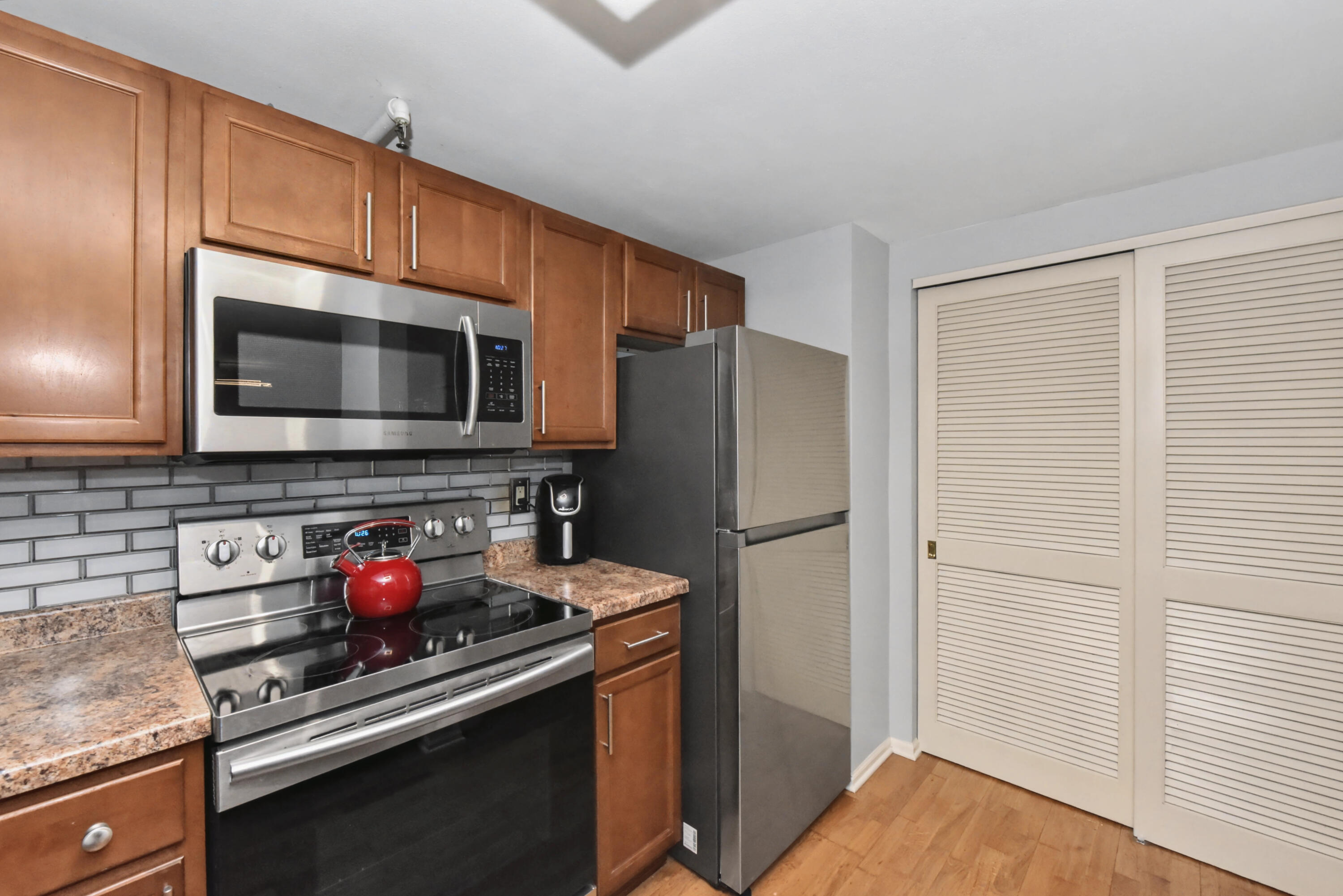270 East Highland Avenue, Unit 224 Milwaukee, WI 53202 - Photo 9 of 36 Kitchen