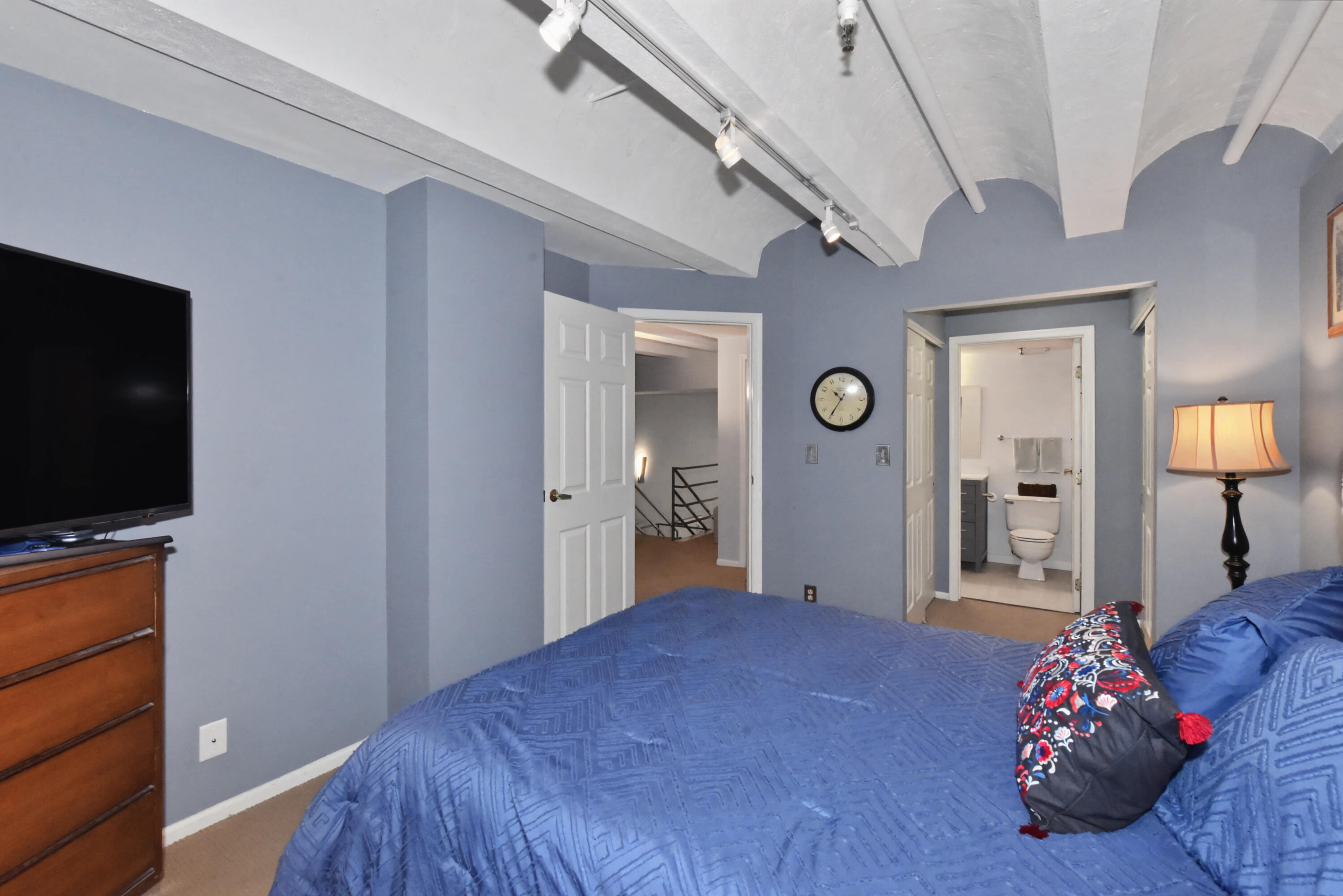 270 East Highland Avenue, Unit 224 Milwaukee, WI 53202 - Photo 13 of 36 Primary Bedroom