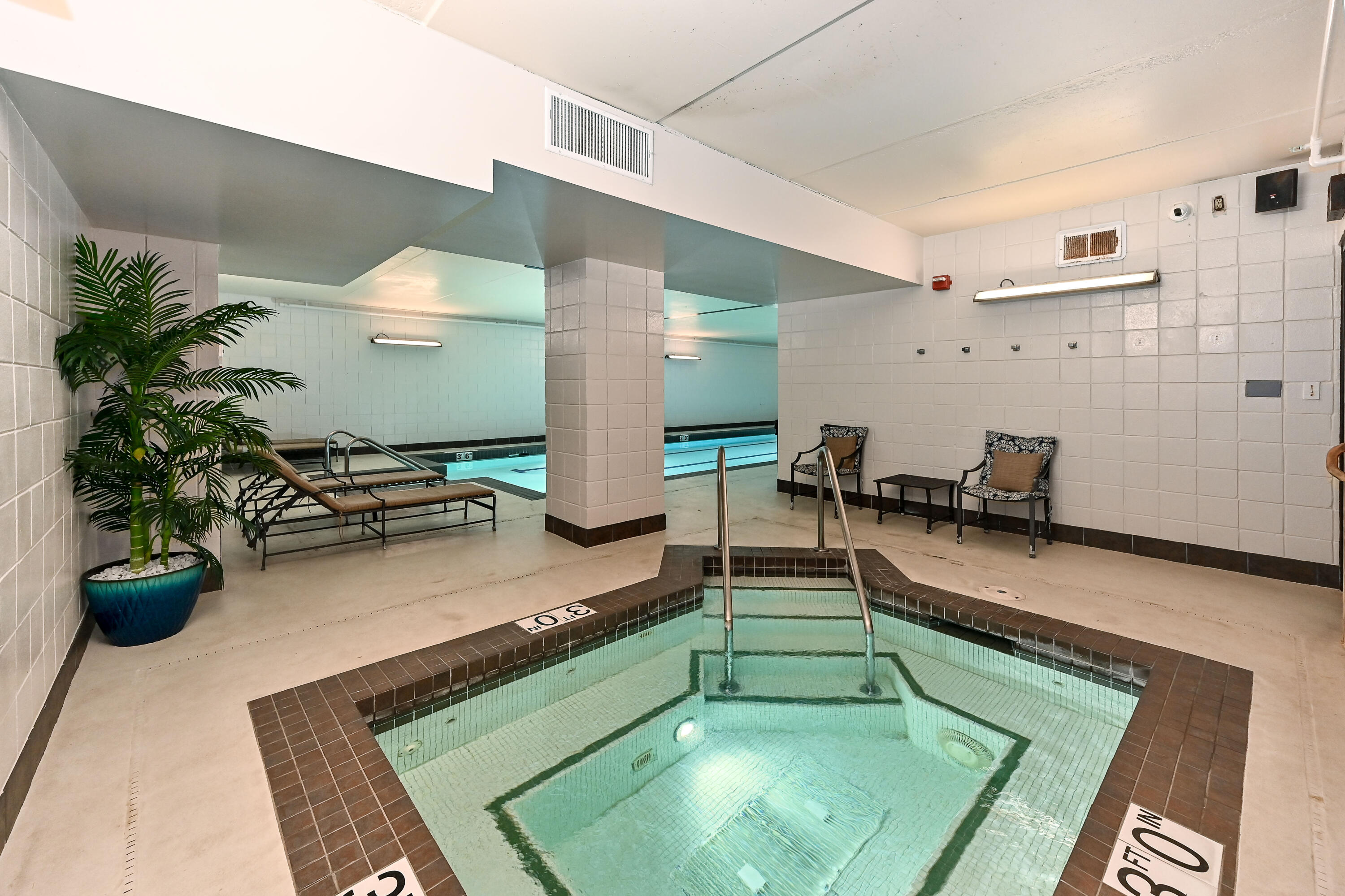 270 East Highland Avenue, Unit 224 Milwaukee, WI 53202 - Photo 29 of 36 Whirlpool