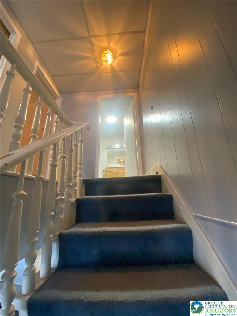 207 Chestnut Street Slatington, PA 18080 - Photo 13 of 26 a view of entryway
