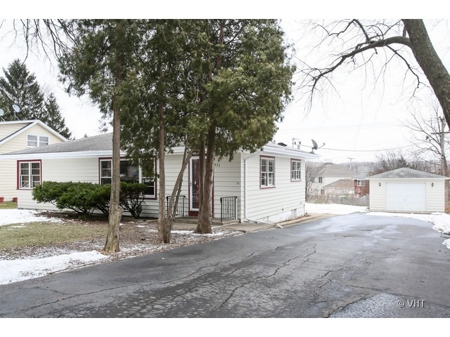 435 Village Road Willowbrook, IL 60527 - Photo 1 of 10