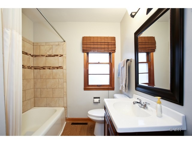 435 Village Road Willowbrook, IL 60527 - Photo 8 of 10