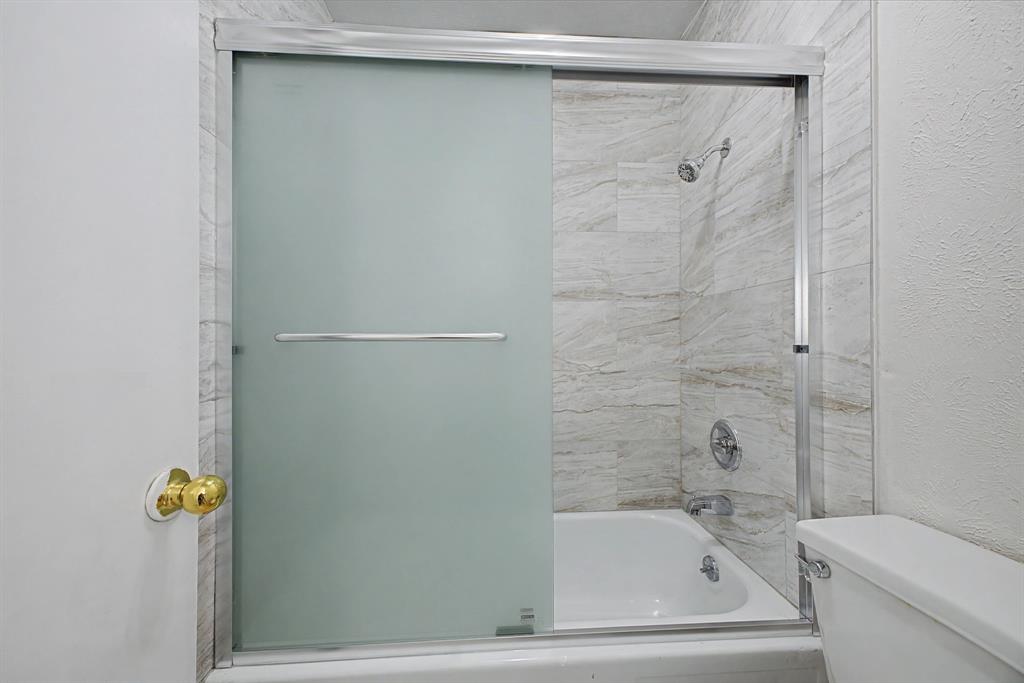 8095 Meadow Road, Unit 236 Dallas, TX 75231 - Photo 22 of 25 a bathroom with a bathtub