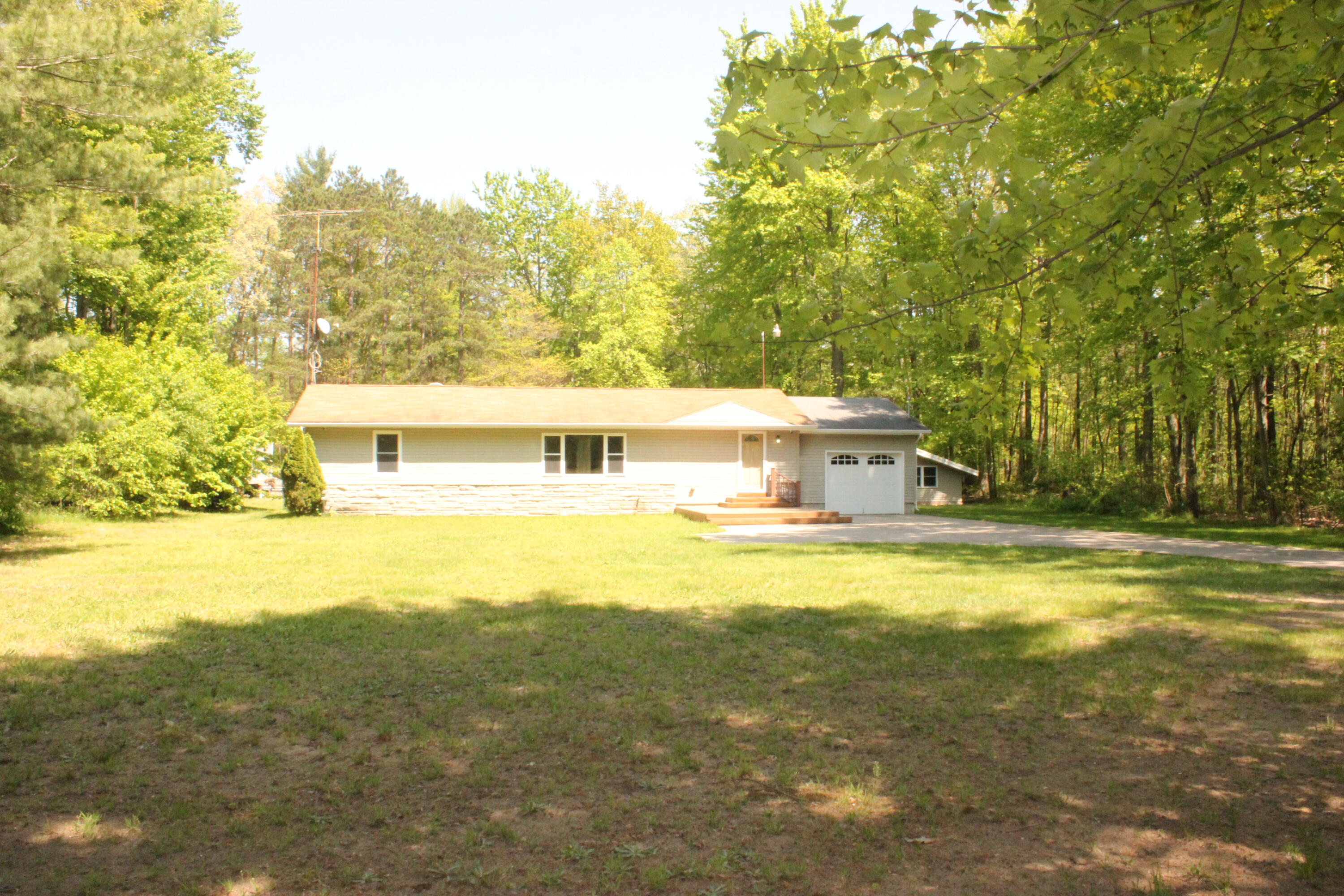 1858 South Mill Iron Road Muskegon, MI 49442 - Photo 3 of 32 IMG_0018
