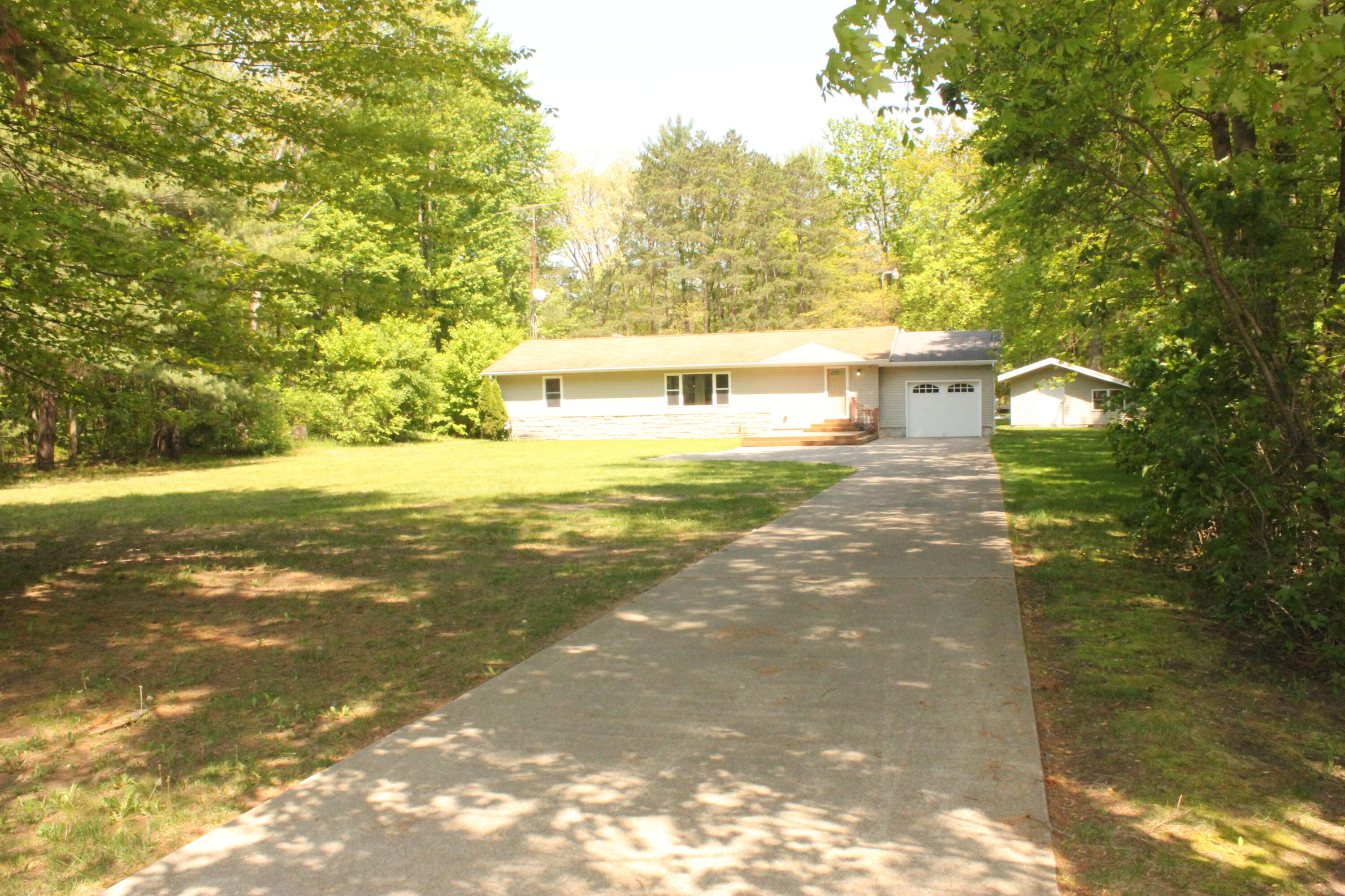 1858 South Mill Iron Road Muskegon, MI 49442 - Photo 4 of 32 IMG_0020