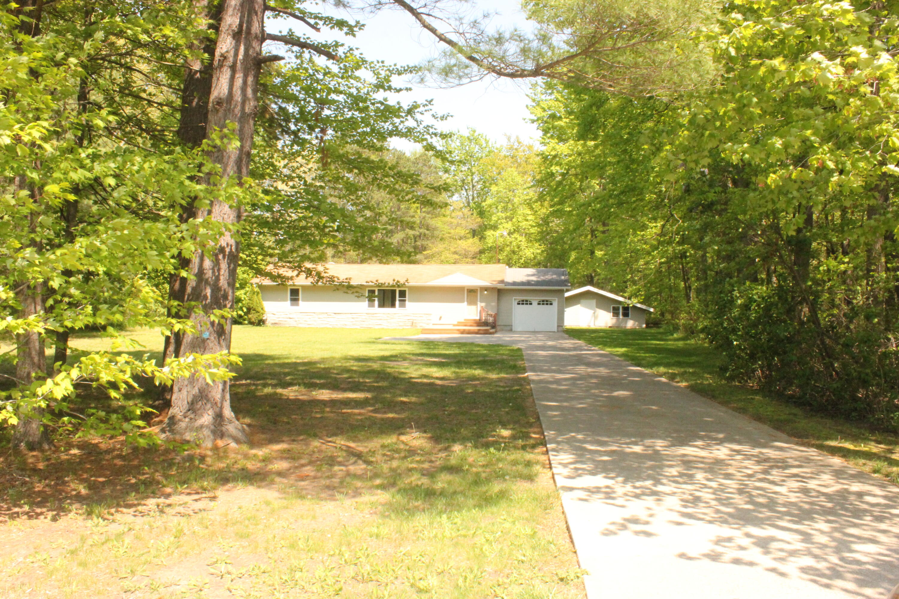 1858 South Mill Iron Road Muskegon, MI 49442 - Photo 5 of 32 IMG_0019