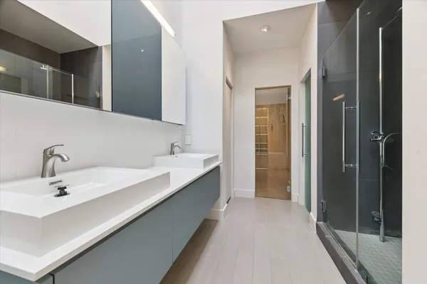 a en suite bathroom with a sink and mirror