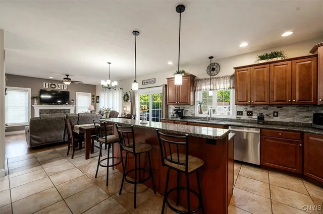 $585,000 | 6502 Brian Street, Marcy, NY 13403