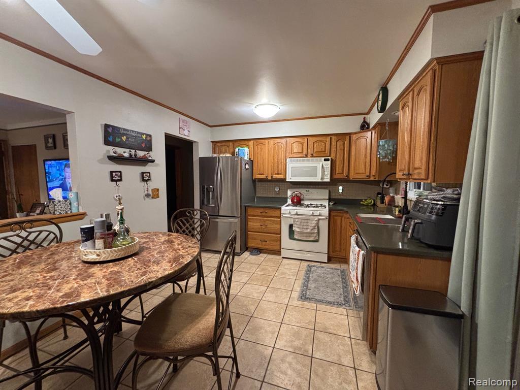 40724 Pickett Ridge Road Sterling Heights, MI 48313 - Photo 5 of 22 Gallery Image 5
