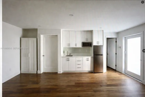 $1,300 | Laguna Ponds, Miami, FL 33177