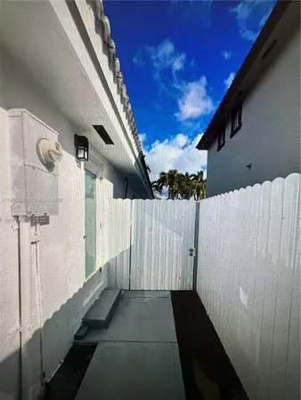 $1,300 | Laguna Ponds, Miami, FL 33177