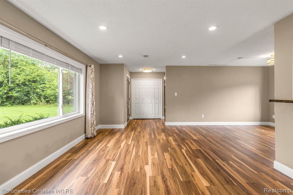 176 Barrington Road Bloomfield Hills, MI 48302 - Photo 6 of 41