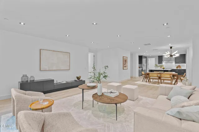 $2,299,000 | 432 North Oakhurst Drive, Unit 104, Beverly Hills, CA 90210