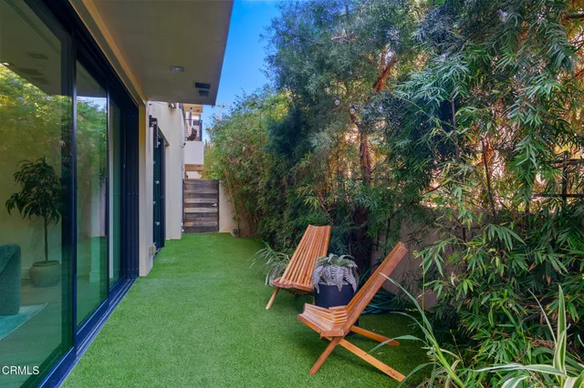 $2,299,000 | 432 North Oakhurst Drive, Unit 104, Beverly Hills, CA 90210