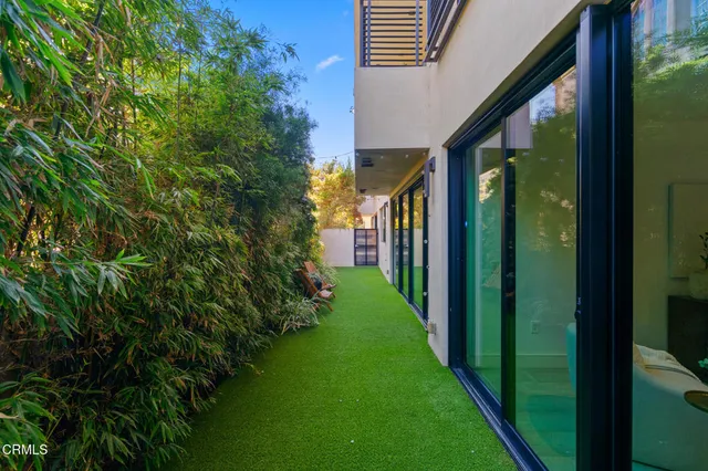 $2,299,000 | 432 North Oakhurst Drive, Unit 104, Beverly Hills, CA 90210