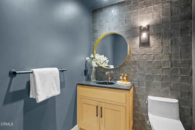 $2,299,000 | 432 North Oakhurst Drive, Unit 104, Beverly Hills, CA 90210