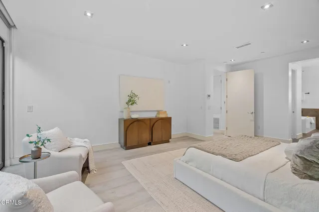 $2,299,000 | 432 North Oakhurst Drive, Unit 104, Beverly Hills, CA 90210
