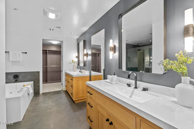 $2,299,000 | 432 North Oakhurst Drive, Unit 104, Beverly Hills, CA 90210