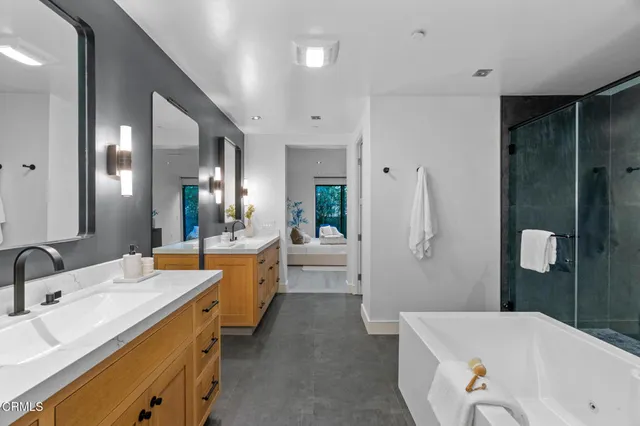 $2,299,000 | 432 North Oakhurst Drive, Unit 104, Beverly Hills, CA 90210