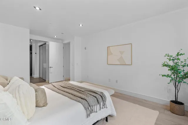 $2,299,000 | 432 North Oakhurst Drive, Unit 104, Beverly Hills, CA 90210