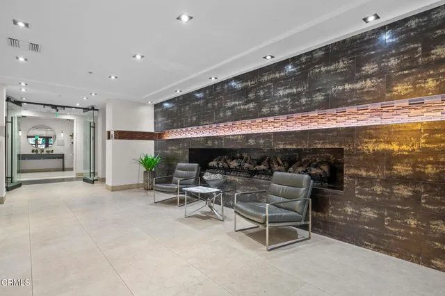 $2,299,000 | 432 North Oakhurst Drive, Unit 104, Beverly Hills, CA 90210