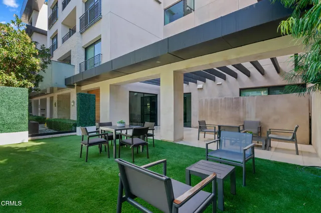 $2,299,000 | 432 North Oakhurst Drive, Unit 104, Beverly Hills, CA 90210