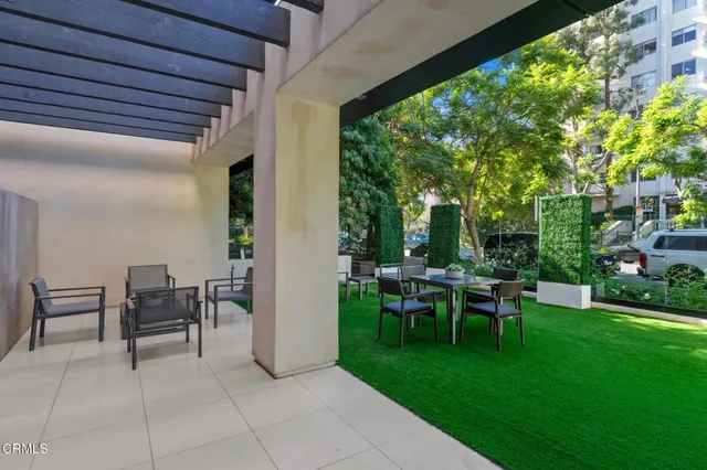 $2,299,000 | 432 North Oakhurst Drive, Unit 104, Beverly Hills, CA 90210
