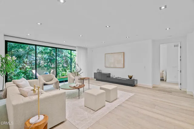 $2,299,000 | 432 North Oakhurst Drive, Unit 104, Beverly Hills, CA 90210