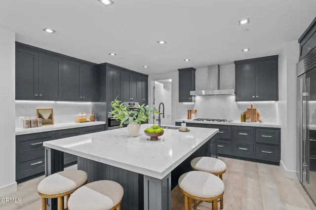 $2,299,000 | 432 North Oakhurst Drive, Unit 104, Beverly Hills, CA 90210