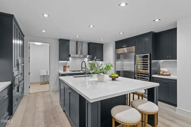 $2,299,000 | 432 North Oakhurst Drive, Unit 104, Beverly Hills, CA 90210