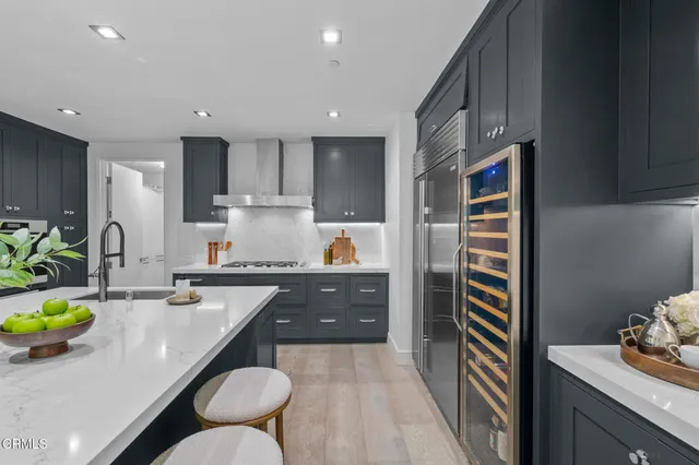 $2,299,000 | 432 North Oakhurst Drive, Unit 104, Beverly Hills, CA 90210